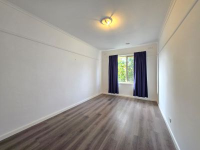 157 Boldrewood Parade, Reservoir