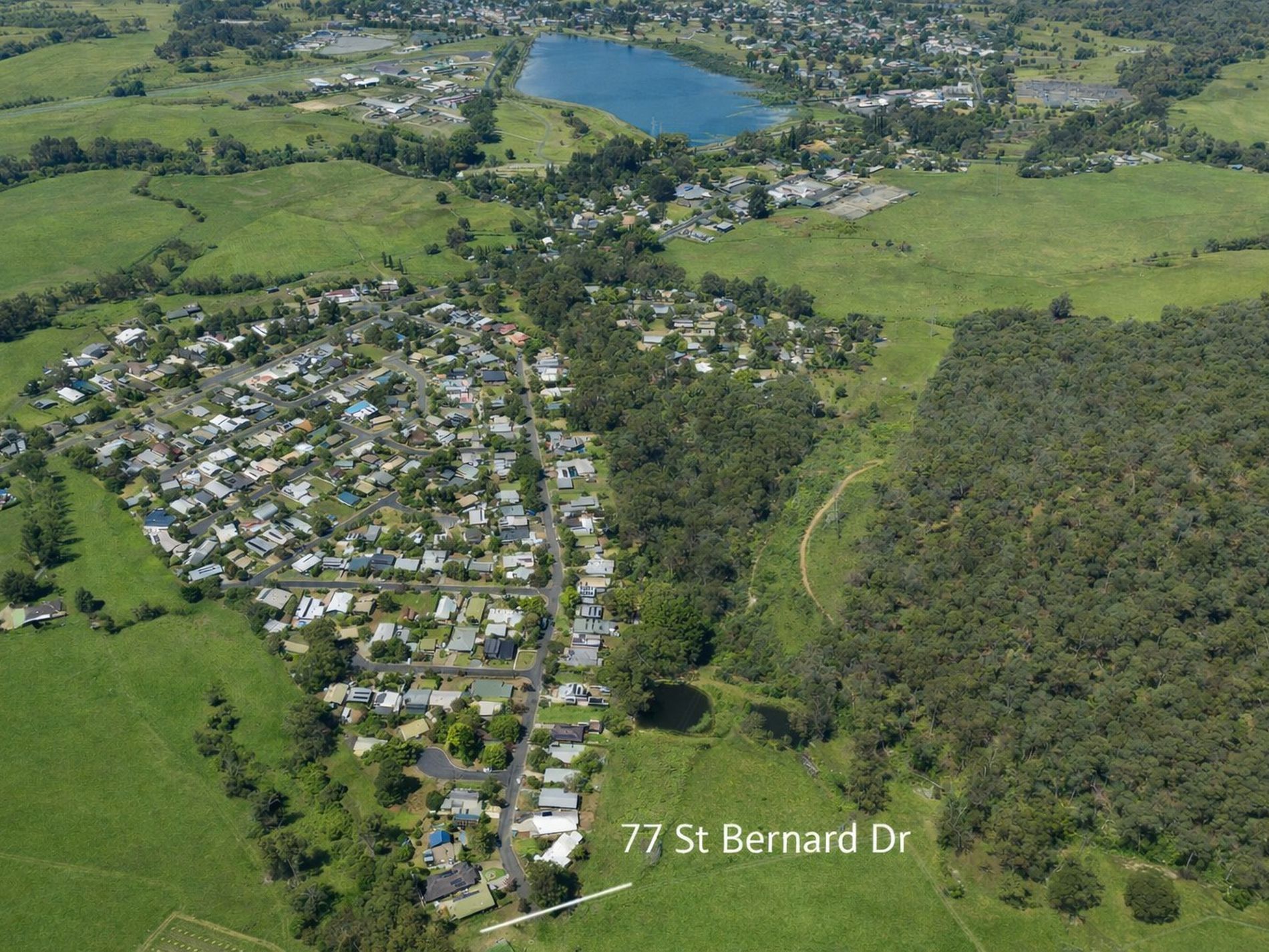 77 St Bernard Drive, Tawonga South