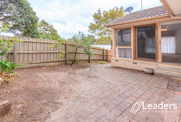 2 / 389 High Street Road, Mount Waverley