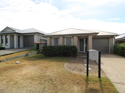 7 Bowerbird Street, Deebing Heights