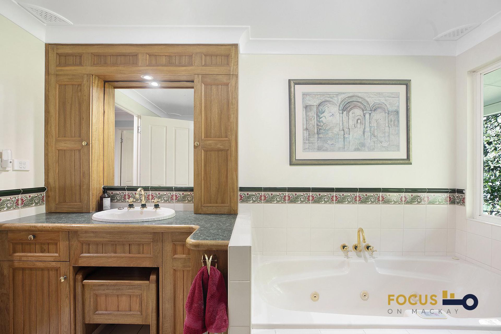 9 Ward Esplanade, Ball Bay