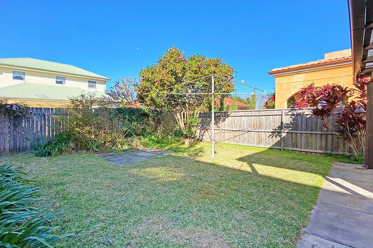 8 Hood Avenue, Rodd Point