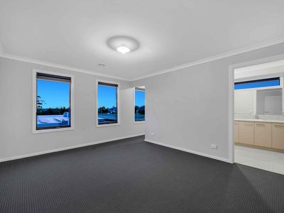 10 Portia Circuit, Clyde North