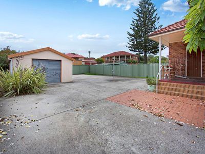 194 Northcliffe Drive, Warrawong
