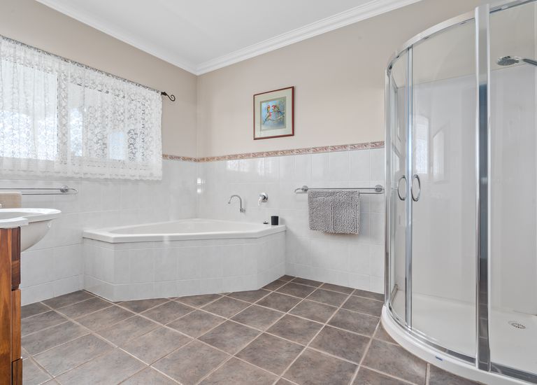 231 Golf Course Road, Heywood
