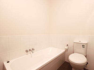 38 Woodside Avenue, Clayton