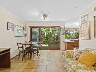 2 East Close, Hawks Nest