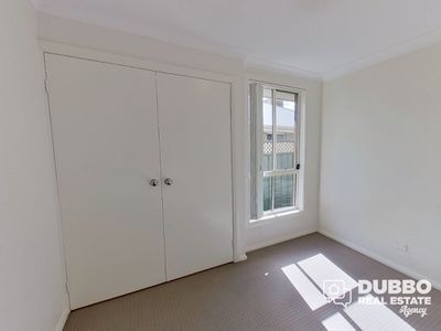 24 Dalbeattie Crescent, Dubbo