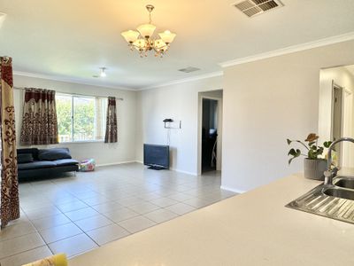 18 Dutch Avenue, Manor Lakes
