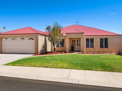 2 Purna Place, Hannans