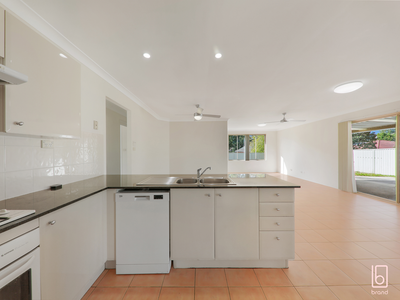 20 Mountain Ash Road, Hamlyn Terrace