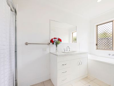 8 Kennedy Court, Urraween