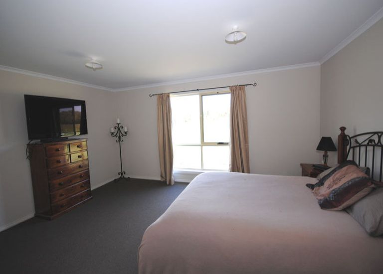 82 Golf Course Road, Heywood