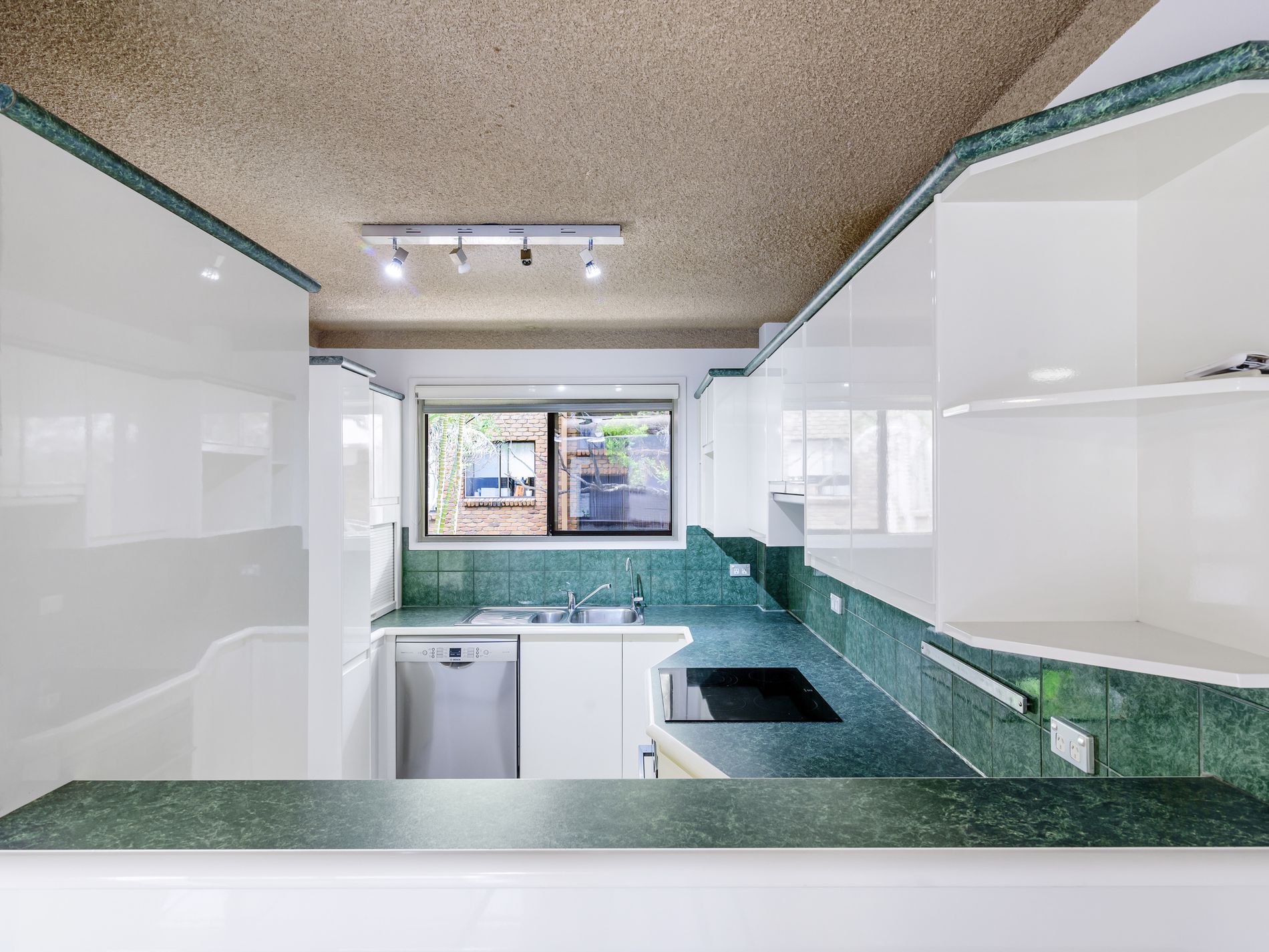 2 / 3 Robert Street, Labrador