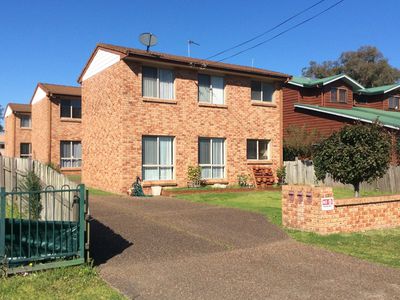 1 / 63 Parkes Street, Oak Flats