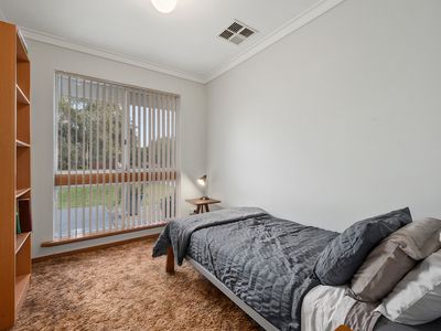 28 Lowanna Way, Armadale