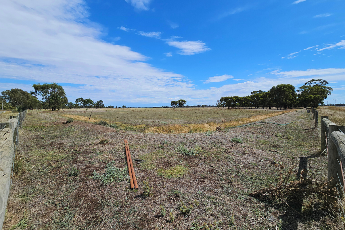 100 Stewart Road, Carag Carag