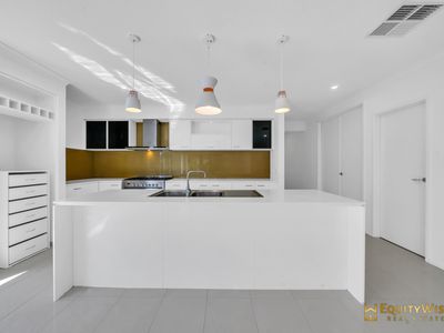 5 Swiss Way, Manor Lakes