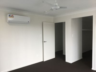1 / 14 Azure Way, Coomera