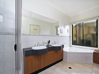 5 Fraser Court, Kangaroo Flat