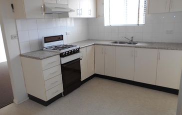 10 / 2 Gray Cres, Eastlakes