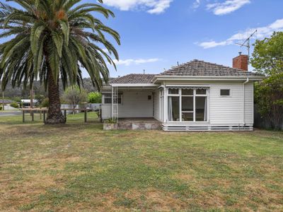 8 Holland Street, Euroa 8 Holland Street, Euroa