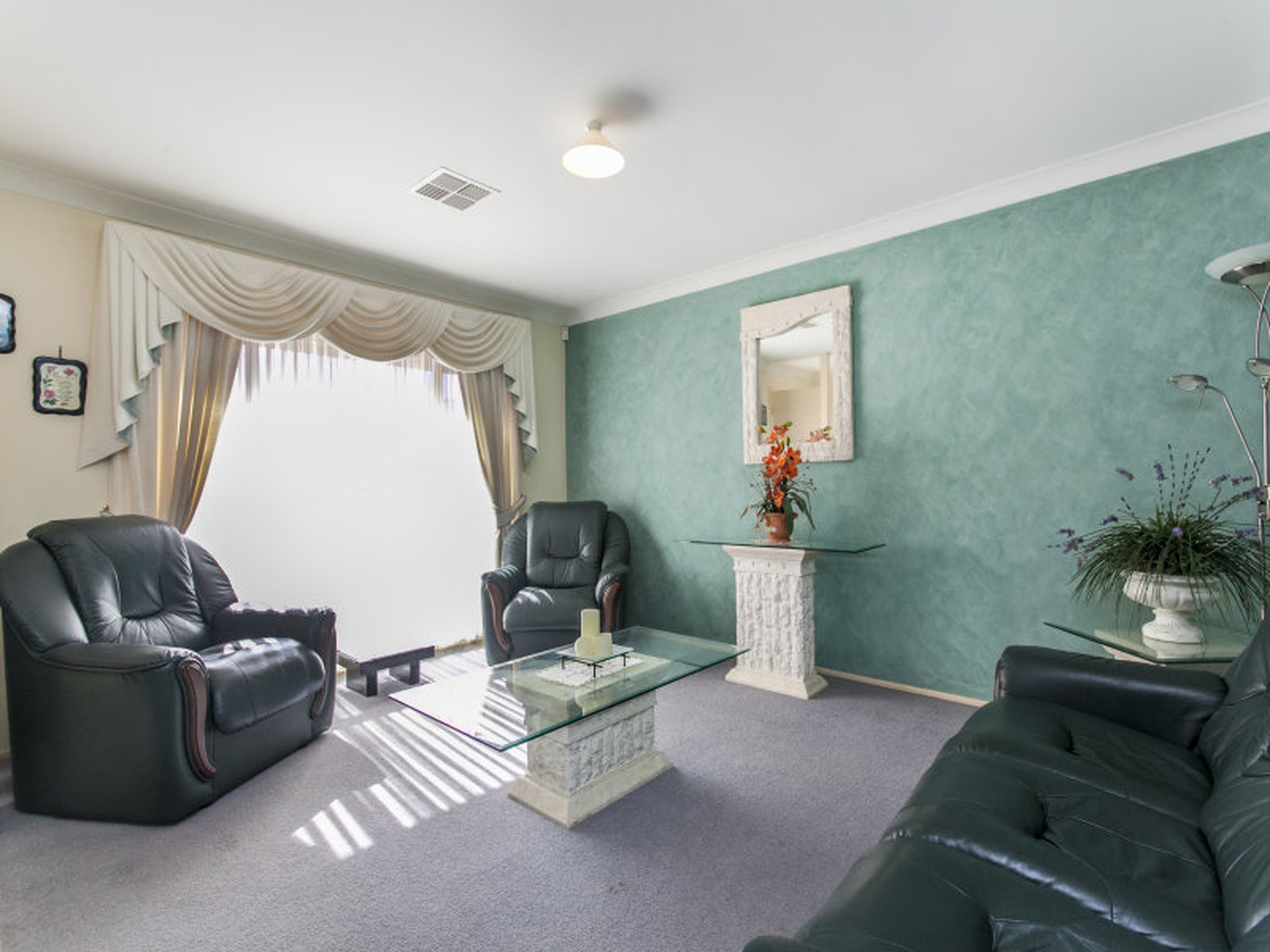 8 Laguna Drive, GLENMORE PARK