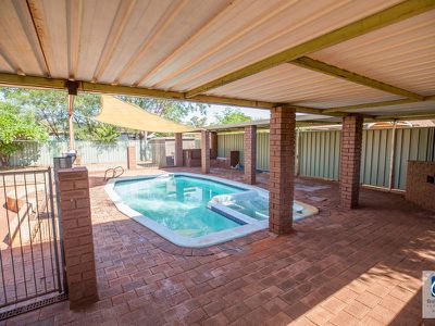 8 Barton Way, Newman