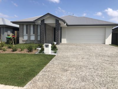 15 Langland Circuit , Walloon