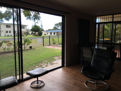 12 Fifth Avenue, Woodgate