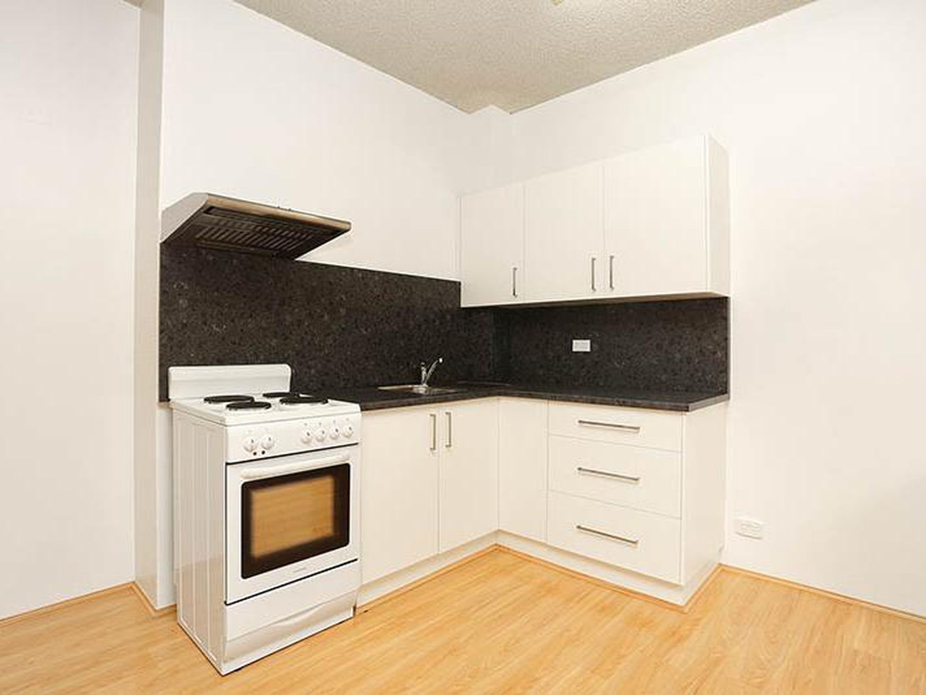 3 / 2 Station Street, Kogarah