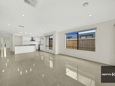 10 Retreat Way, Weir Views