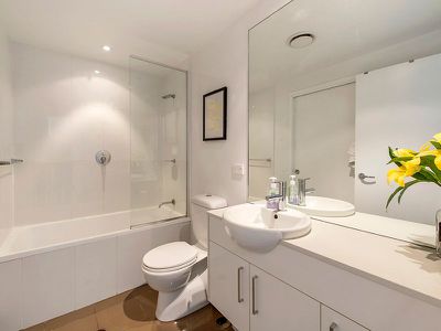 211 / 2 East Quay Drive, Biggera Waters