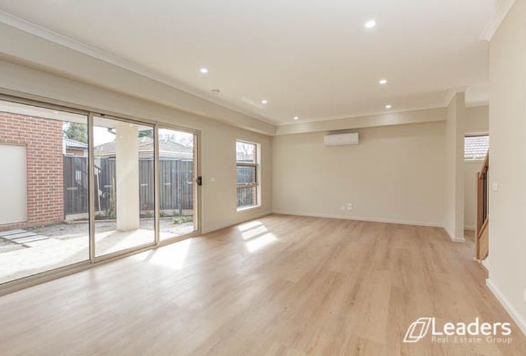 1 / 4 BOX AVENUE, Forest Hill