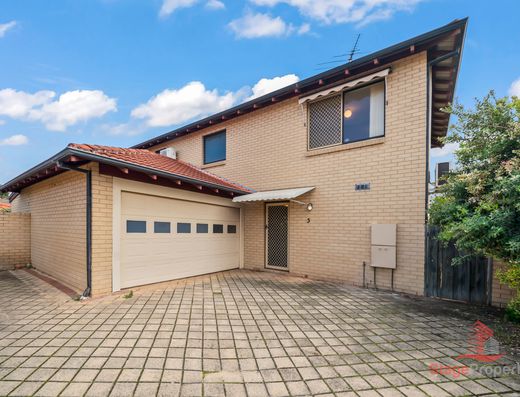 Stylish Three-Bedroom Living in the Heart of Como