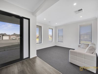 10 Stanmore Crescent, Wyndham Vale
