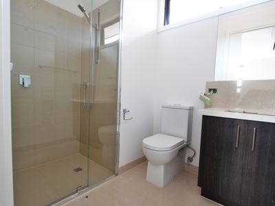 1 / 4 Harlington Street, Clayton