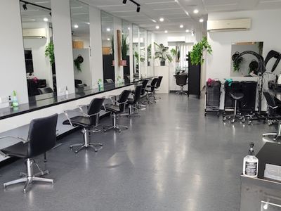 Hair Salon in Prime Location
