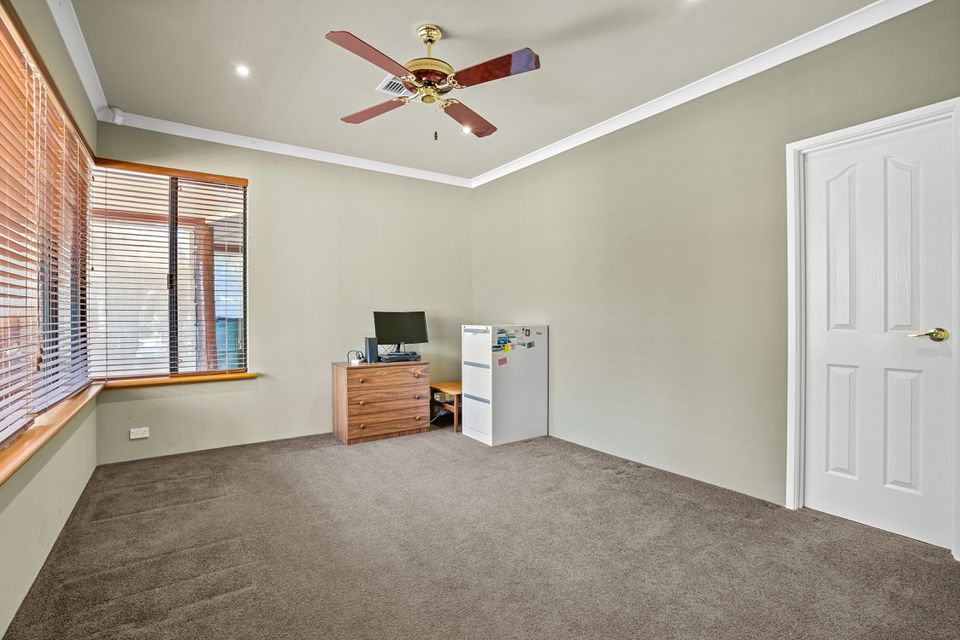 64 Egerton Drive, Serpentine