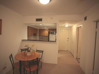 802 / 1 Hosking Place, Sydney