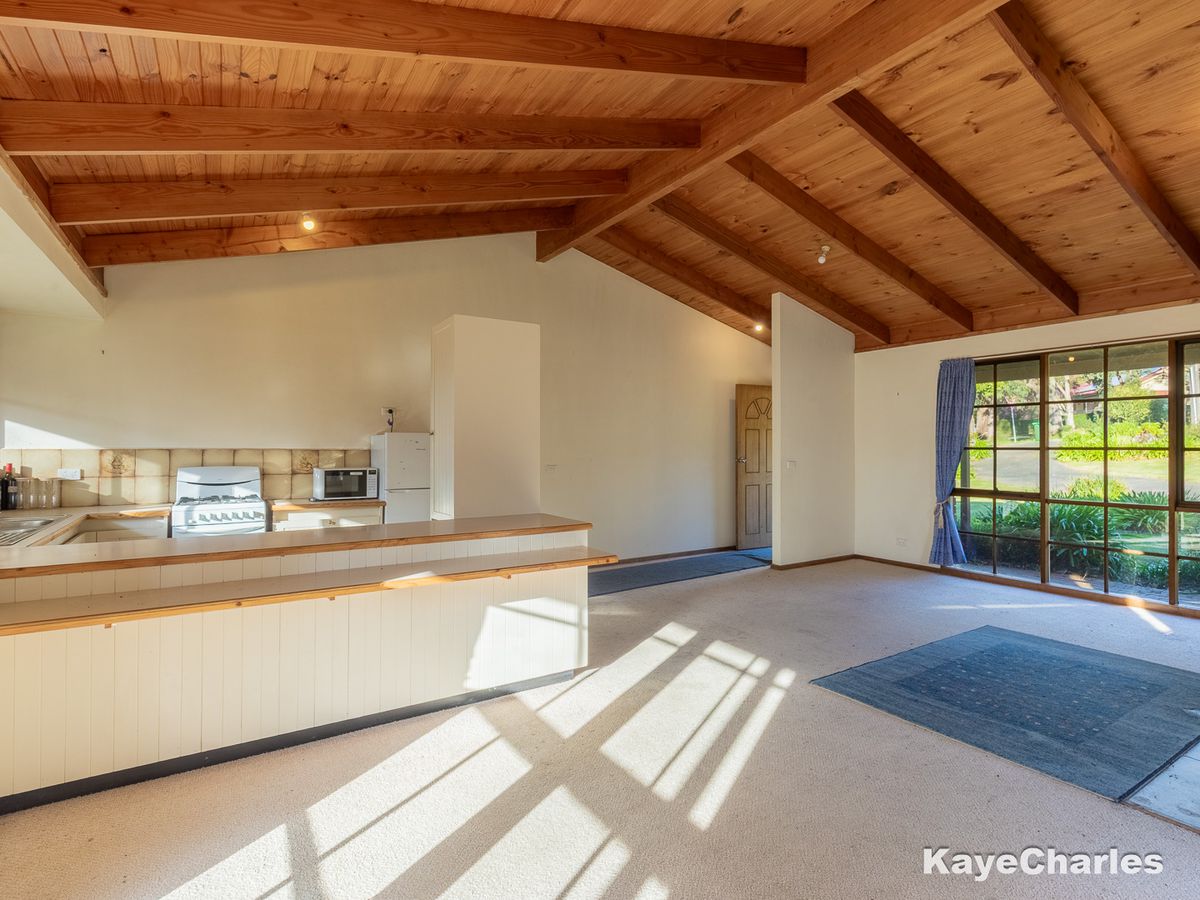 63 Beaconsfield-Emerald Road, Beaconsfield Upper