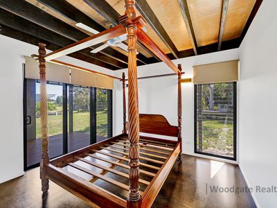 6 WHALE COURT, Woodgate