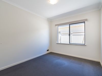 13 Coniston Bend, Waikiki