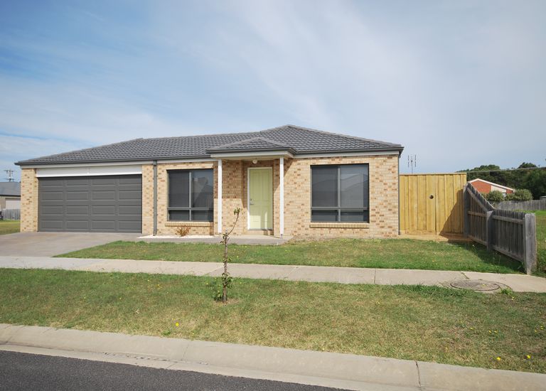 48 Madeira Close, Portland