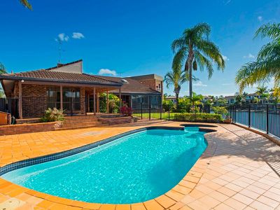 2 Donegal Crescent, Bundall