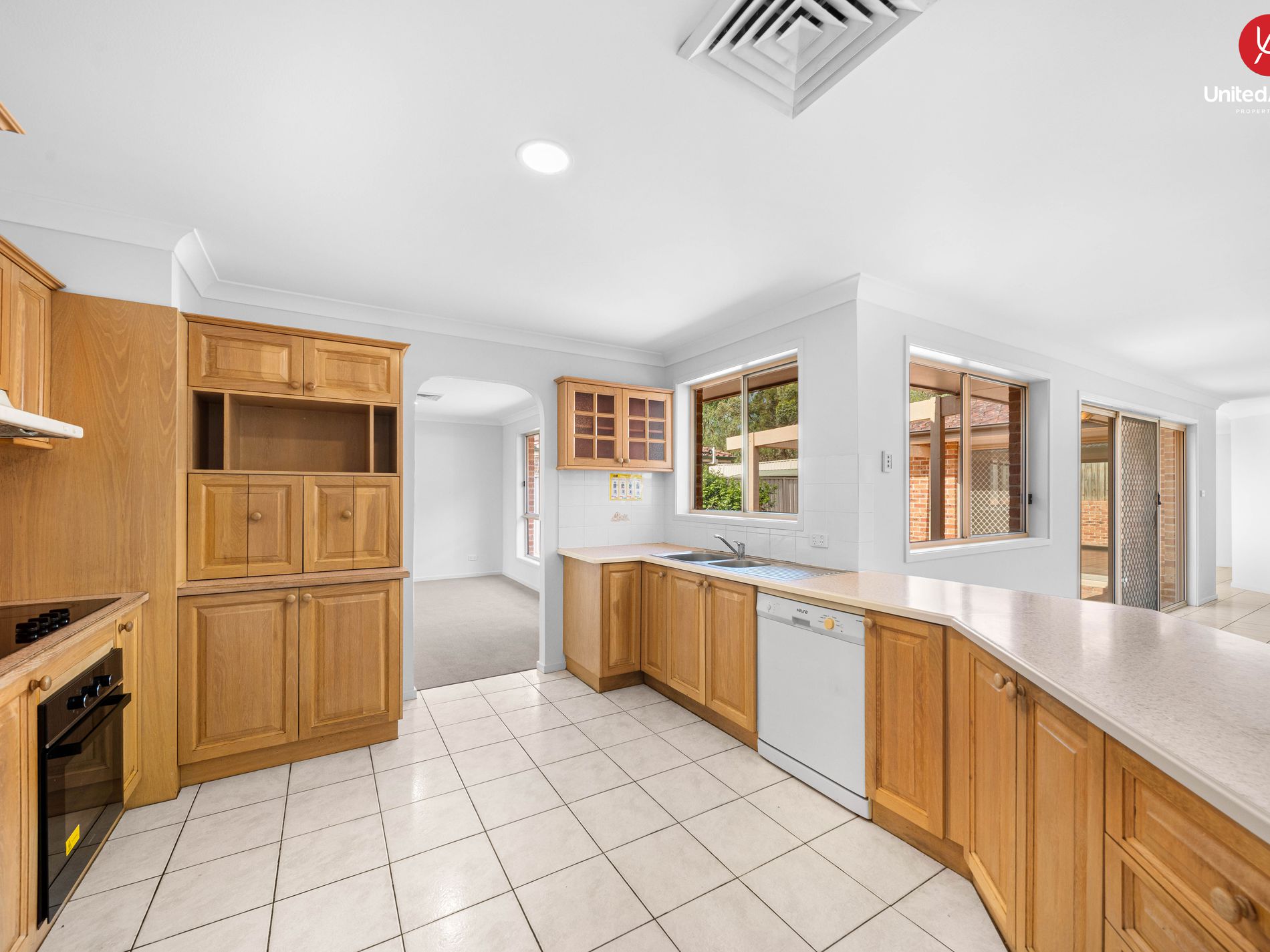 85 EDINBURGH CIRCUIT, Cecil Hills
