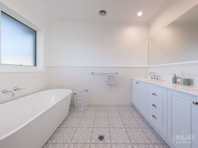 12 LANTERN DRIVE, Huon Creek