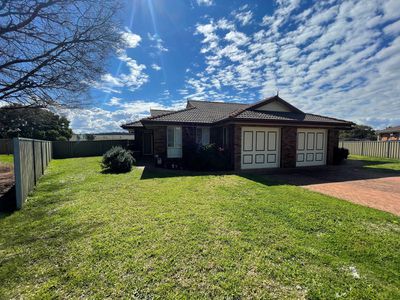 8A Gerber Place, Dubbo