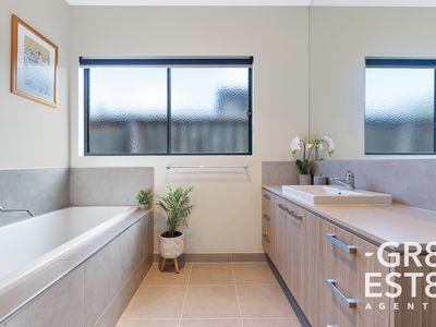 23 Nagle Crescent, Cranbourne West