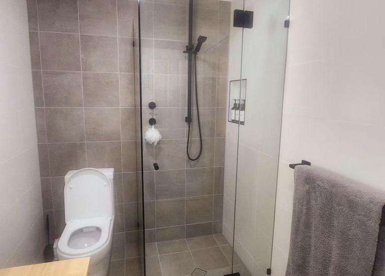 8 Hundred Line Road, The Pines